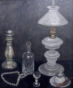 Stilleven met witte lamp